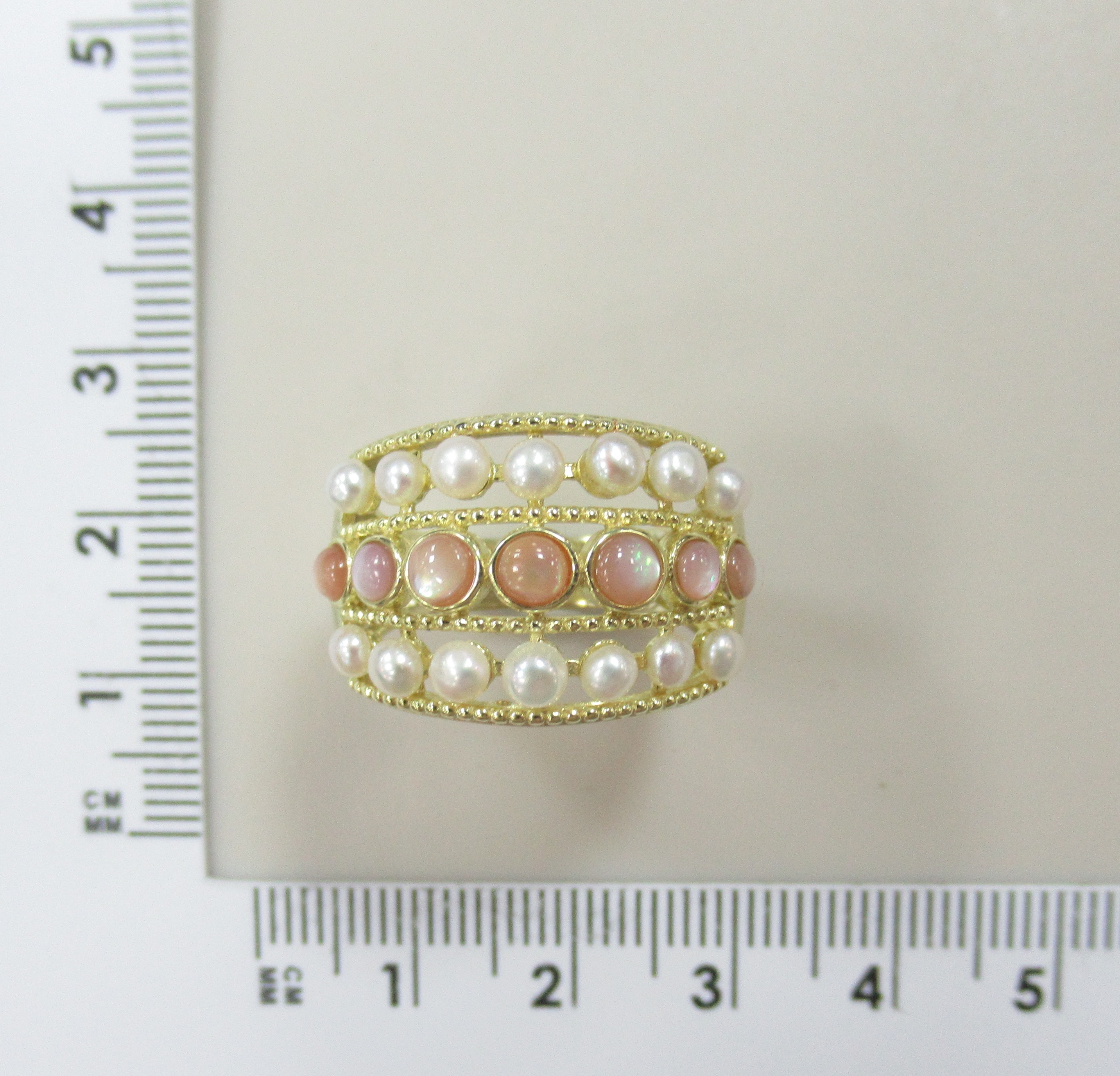 Серебряное кольцо с перламутром и жемчугом.